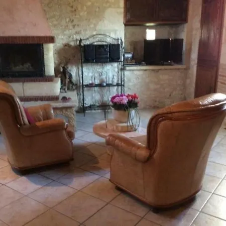 House Le Poujal * Pern